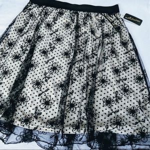 Lack and white skirt Size 3x